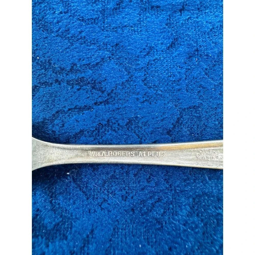 Wm A Rogers Oneida Silverplate Butter Spreader 1937 Surf Club Pattern A1 Plus